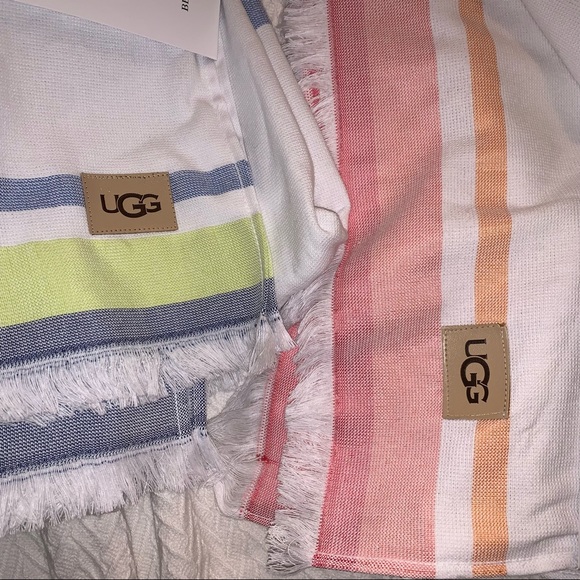 2 NWT Ugg beach blanket towels - Picture 4 of 6